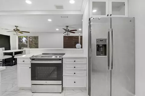 935 Orange Dr, Lake Park, FL 33403
