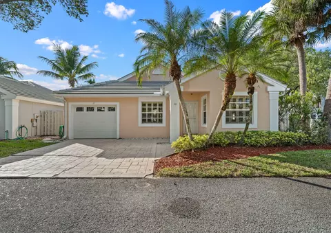 28 Governors Ct, Palm Beach Gardens, FL 33418