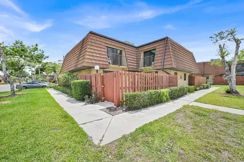 1458 N Lawnwood Cir #26D, Fort Pierce, FL 34950