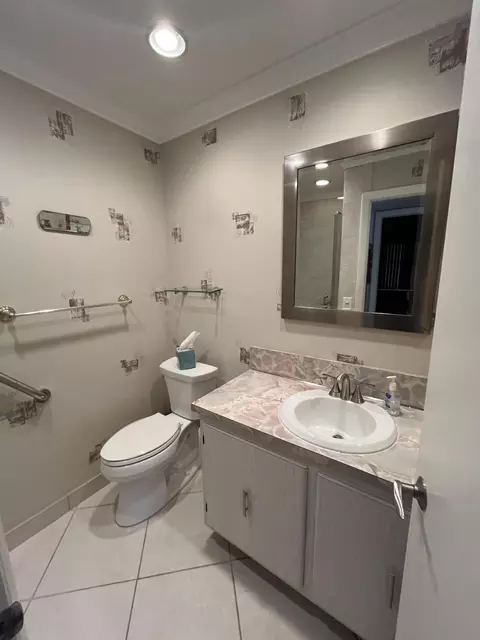 78 Normandy B, Delray Beach, FL 33484 photo 22