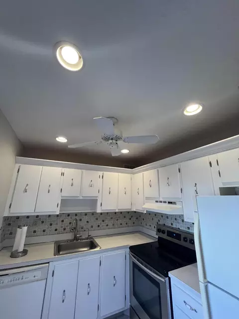 78 Normandy B, Delray Beach, FL 33484 photo 14