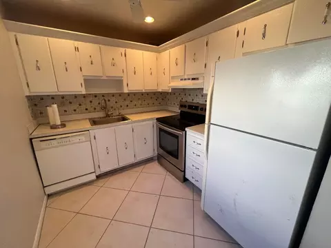78 Normandy B, Delray Beach, FL 33484 photo 13