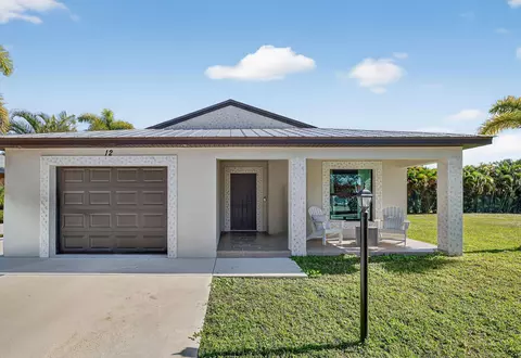 9 Kachina Ln, Port Saint Lucie, FL 34952