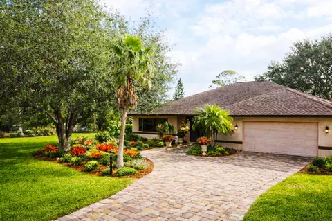680 Memorial Dr, Sebring, FL 33870