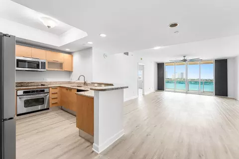 2640 Lake Shore Dr #614, Riviera Beach, FL 33404