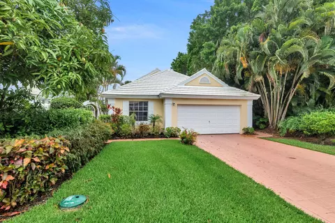 9358 Heathridge Dr, West Palm Beach, FL 33411