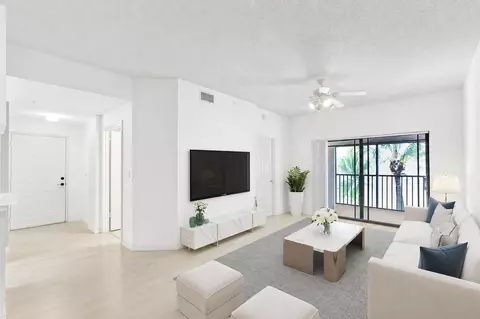2806 Veronia Dr #301, Palm Beach Gardens, FL 33410