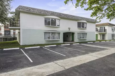 5400 NW 18th St #3N, Lauderhill, FL 33313