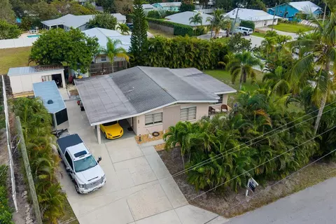 771 NW Sunset Dr, Stuart, FL 34994 photo 2