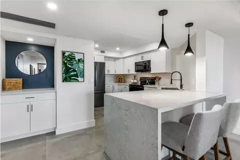 2425 Presidential Way #1101, West Palm Beach, FL 33401