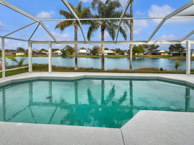 5204 Feather Creek Dr, Fort Pierce, FL 34951