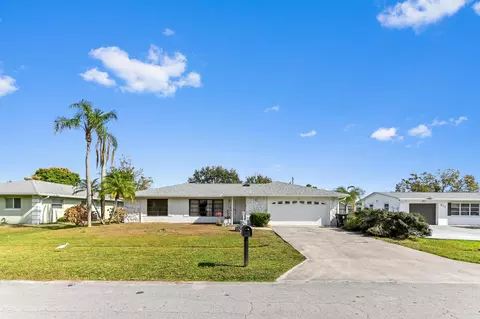 571 SE Anchor Ln, Port Saint Lucie, FL 34983