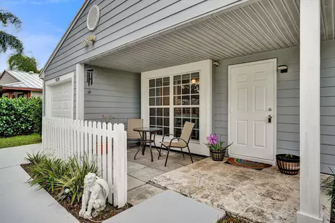 9220 Carma Dr, Boynton Beach, FL 33472
