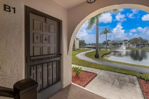 128 Lake Pine Cir #B-1, Greenacres, FL 33463