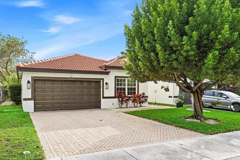 4052 Crescent Creek Pl, Coconut Creek, FL 33073