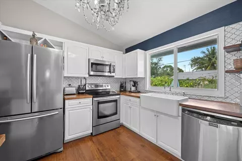 443 Beacon St, Tequesta, FL 33469 photo 8