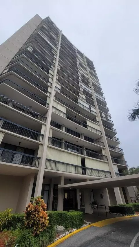 2425 Presidential Way #402, West Palm Beach, FL 33401