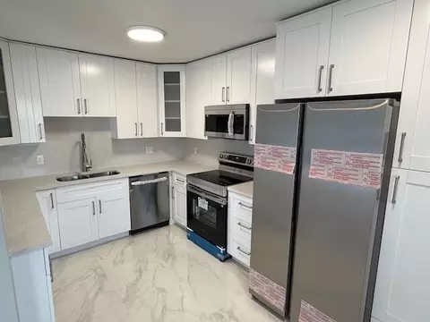 810 Lake Shore Dr #19, Lake Park, FL 33403