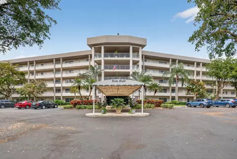 545 Oaks Ln #409, Pompano Beach, FL 33069