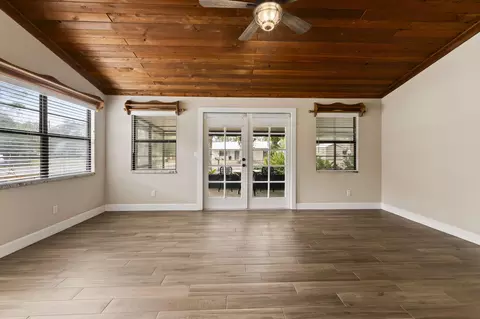 Living - 3585 SE 8th St, Okeechobee, FL 34974 photo 2 of 5