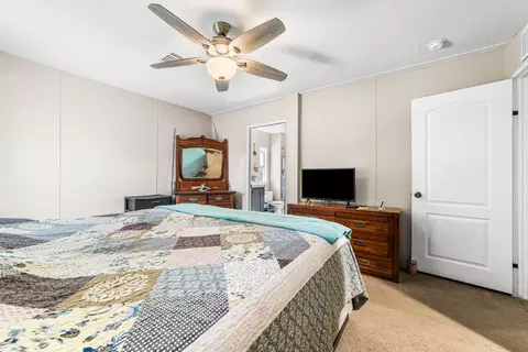Bedroom - 16112 NW 276th St, Okeechobee, FL 34972 photo 4 of 6