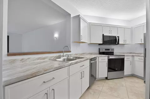 800 Uno Lago Dr #102, Juno Beach, FL 33408 photo 2