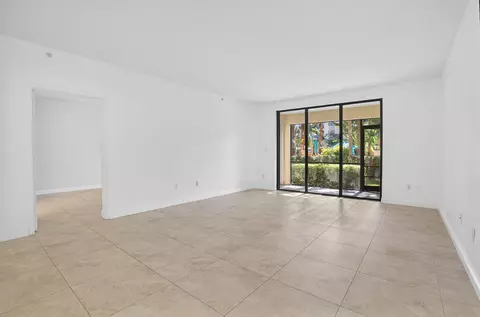 800 Uno Lago Dr #102, Juno Beach, FL 33408 photo 3