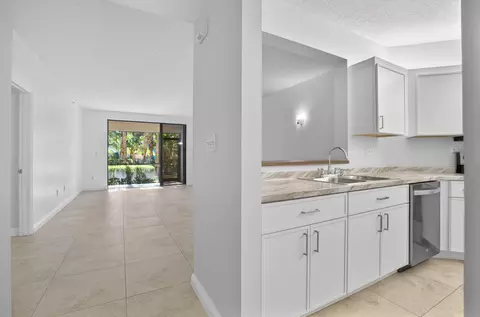 800 Uno Lago Dr #102, Juno Beach, FL 33408 photo 8
