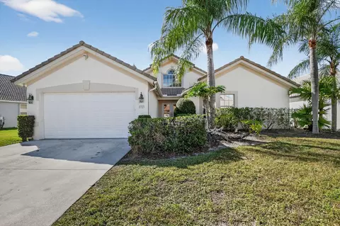 2725 Pointe Cir, Greenacres, FL 33413