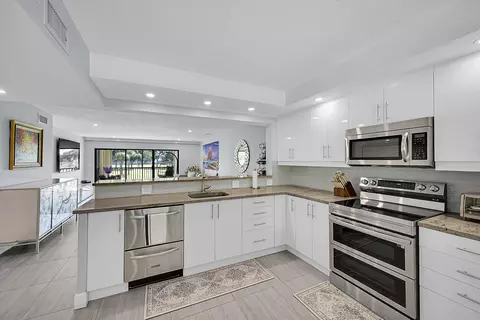12870 Briarlake Dr #201, Palm Beach Gardens, FL 33418