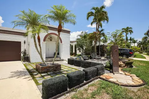 6590 Fountains Cir, Lake Worth, FL 33467