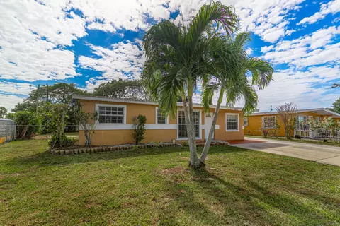 5652 S Rue Rd, West Palm Beach, FL 33415