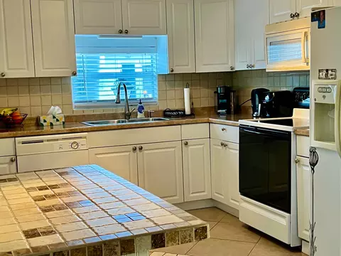 3325 Street St, Hollywood, FL 33021