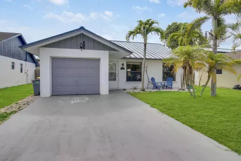 Exterior - 5929 SE Collins Ave, Stuart, FL 34997 photo 9 of 9