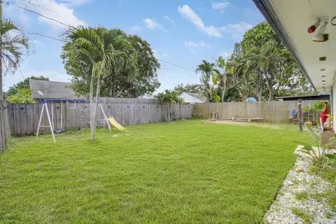 Exterior - 5929 SE Collins Ave, Stuart, FL 34997 photo 5 of 9