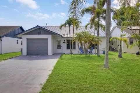 Exterior - 5929 SE Collins Ave, Stuart, FL 34997 photo 3 of 9
