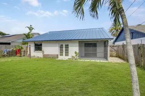 Exterior - 5929 SE Collins Ave, Stuart, FL 34997 photo 6 of 9