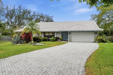 8870 NW 49th Dr, Coral Springs, FL 33067