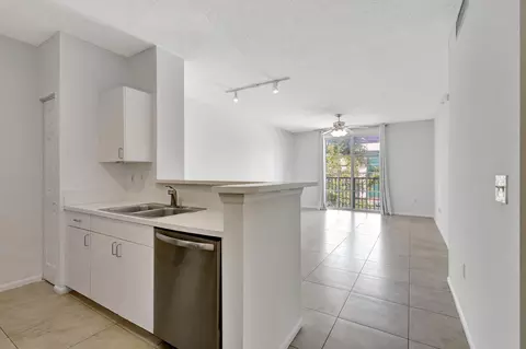 720 S Sapodilla Ave #303, West Palm Beach, FL 33401