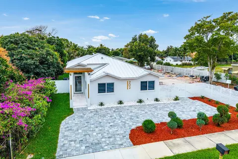202 SE 4th St, Delray Beach, FL 33483
