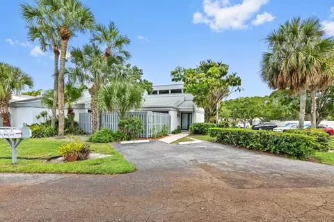 271 NW 15th St, Boca Raton, FL 33432