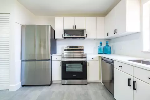 604 Laconia Cir, Lake Worth, FL 33467