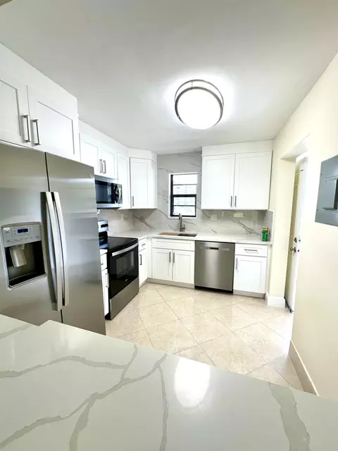 9440 SW 8th St #109, Boca Raton, FL 33428