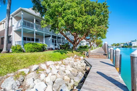 7073 Hawks Cay Blvd, Marathon, FL 33050 photo 2