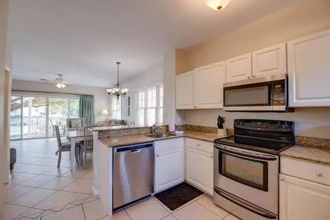 7073 Hawks Cay Blvd, Marathon, FL 33050 photo 10
