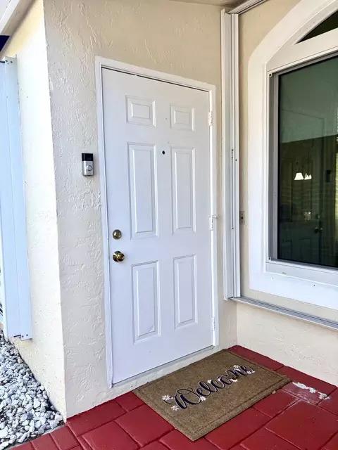 104 Rosewood Ln, Lake Worth, FL 33463