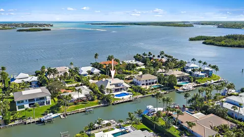19 Island Rd, Sewalls Point, FL 34996