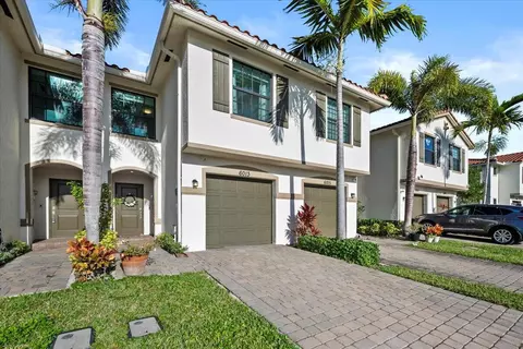 6013 Woods Edge Cir, Riviera Beach, FL 33410