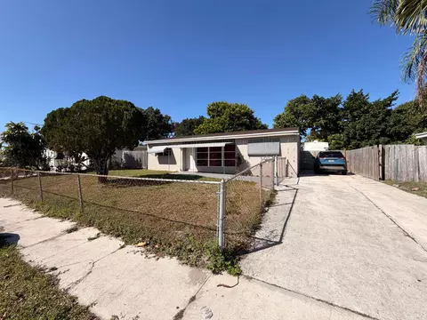 431 Pensacola Dr, Lake Worth, FL 33462