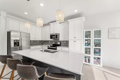 Kitchen - 4330 Lago Dr, Lighthouse Point, FL 33064 photo 4 of 6